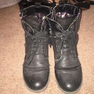 Combat boots